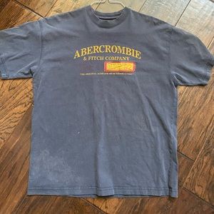 Dark gray Abercrombie and Fitch  men’s t-shirt
